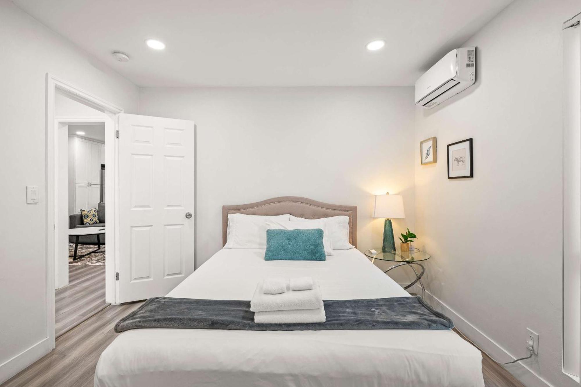 New Renovated 2B2B Apt Self Checkin Free Parking 1 Pasadena Eksteriør billede
